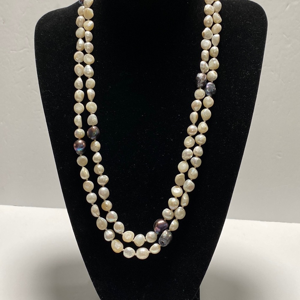 Vintage no clasp pearls necklace. N16